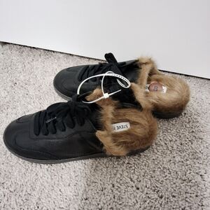 NWT Steve Madden Talon Black Slip-on Sneaker Mules with Faux Fur Lining Size 8